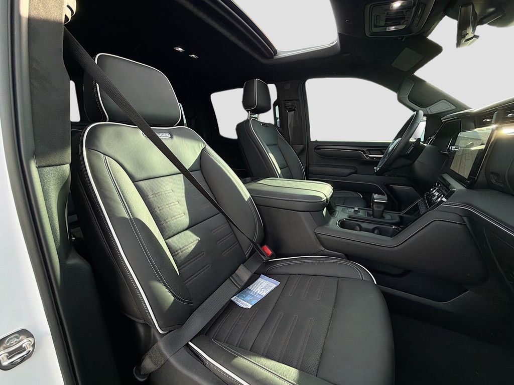 Used 2026 White GMC AT4X image 31