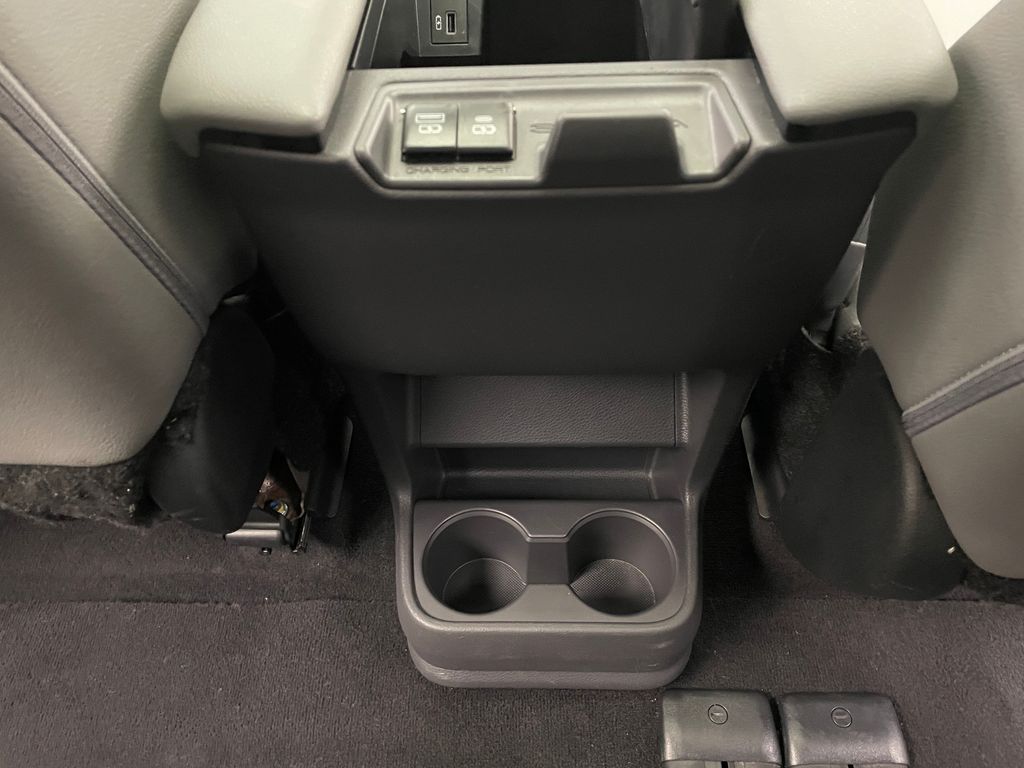 2023 Toyota Sienna XLE 24