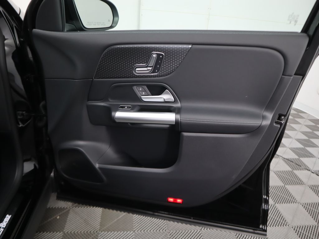 Thumbnail: 2025 Mercedes-Benz GLA - 27