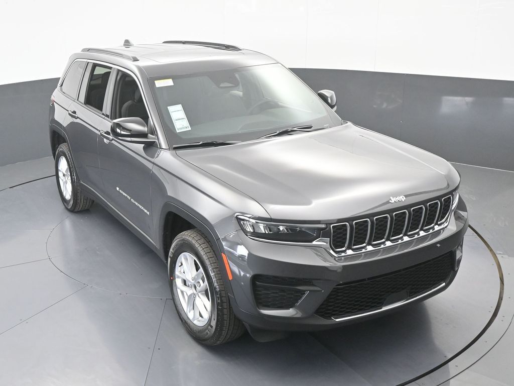 New 2026 Baltic Gray Metallic Clearcoat Jeep Laredo image 52