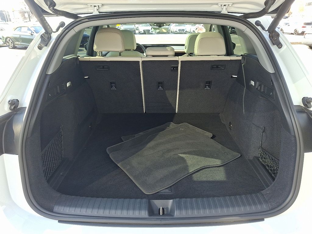 Thumbnail: 2025 Audi Q6 e-tron - 26