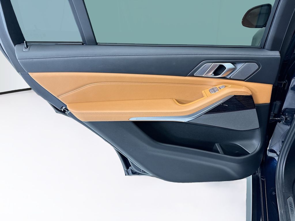 Thumbnail: 2021 BMW X7 - 26