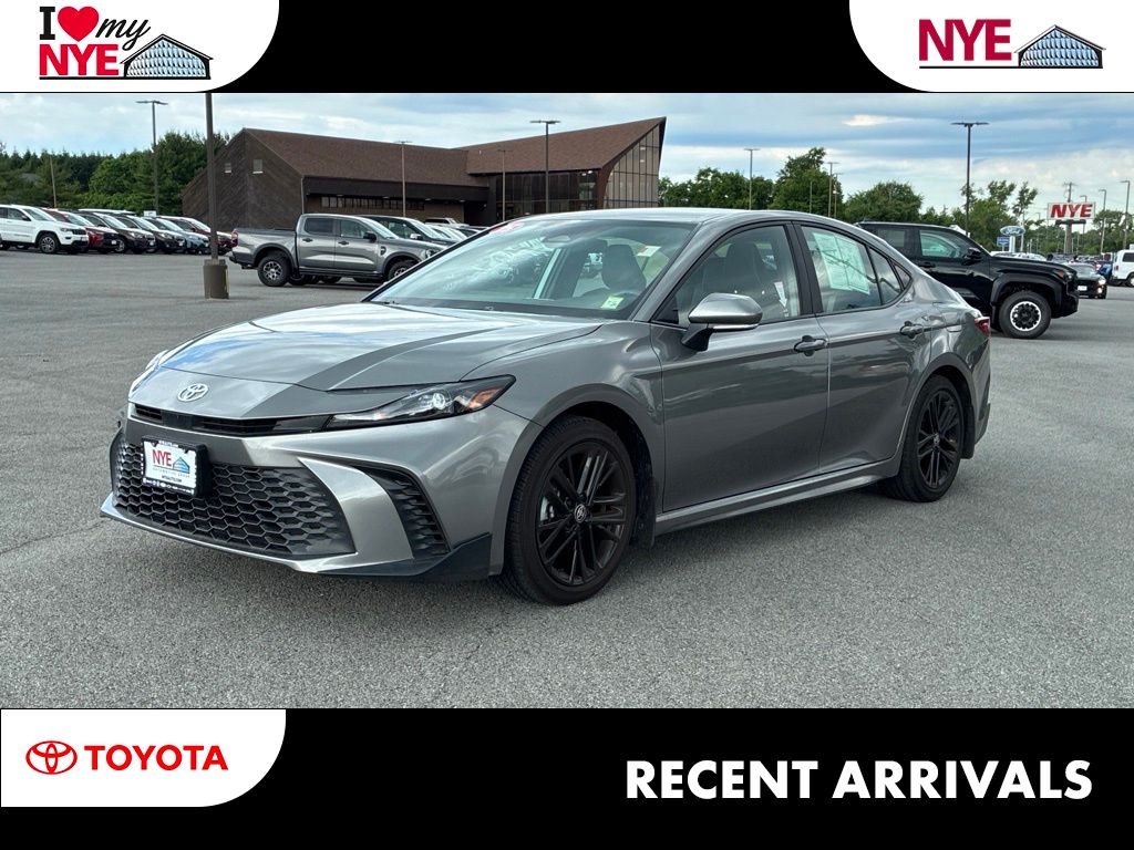 2025 Toyota Camry SE FWD