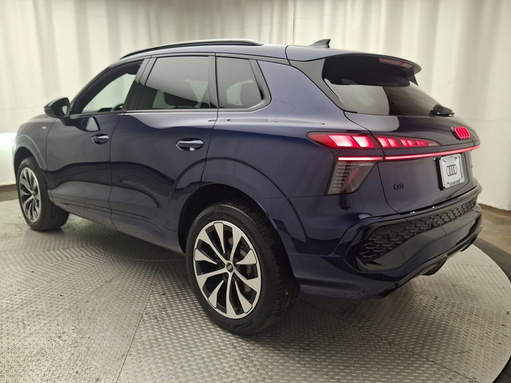 Thumbnail: 2026 Audi Q3 - 4