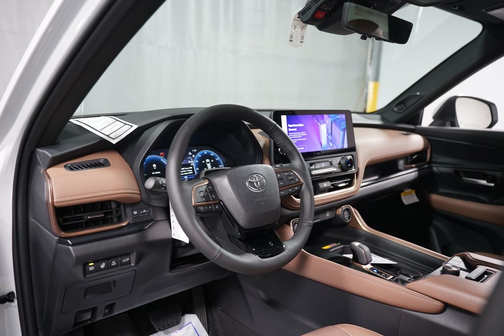 2025 Toyota Grand Highlander Platinum 11