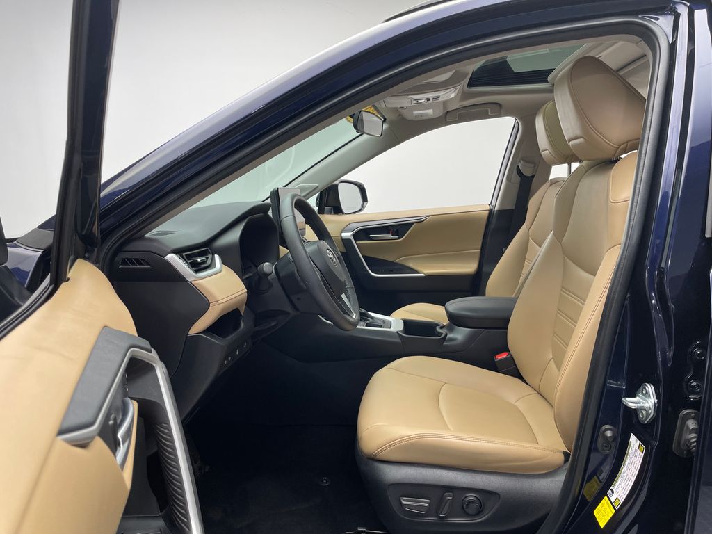 2024 Toyota RAV4 XLE Premium 12