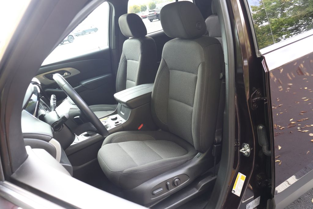 Thumbnail: 2023 Chevrolet Traverse - 32