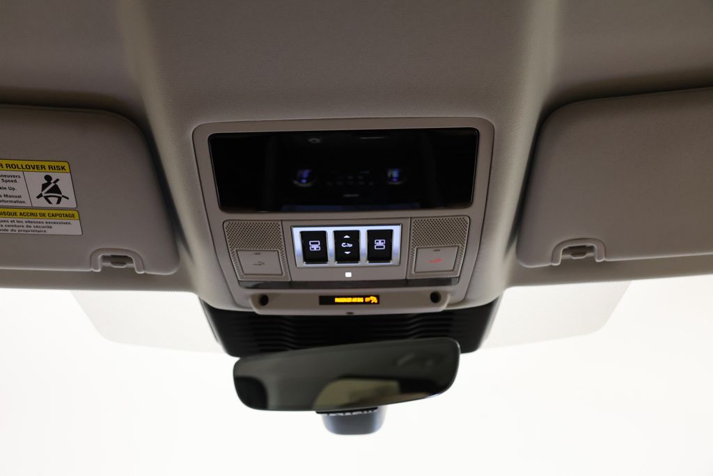 Thumbnail: 2026 Land Rover Discovery - 14