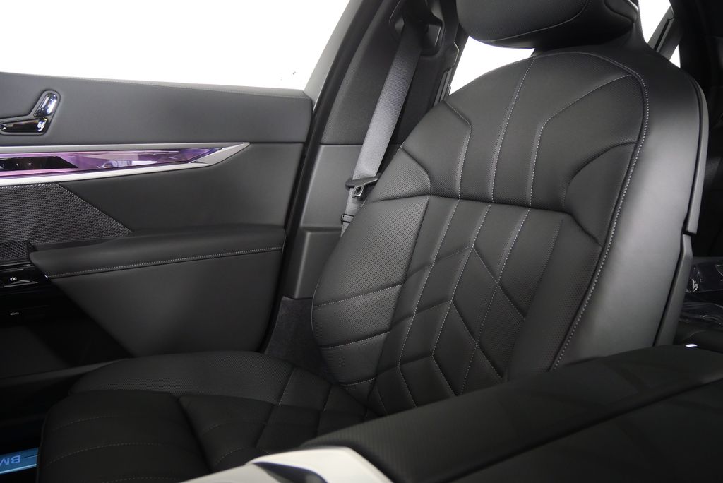 Thumbnail: 2026 BMW i7 - 24