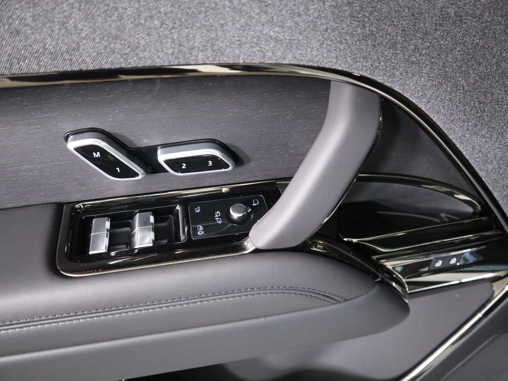 Thumbnail: 2025 Land Rover Range Rover Sport - 25