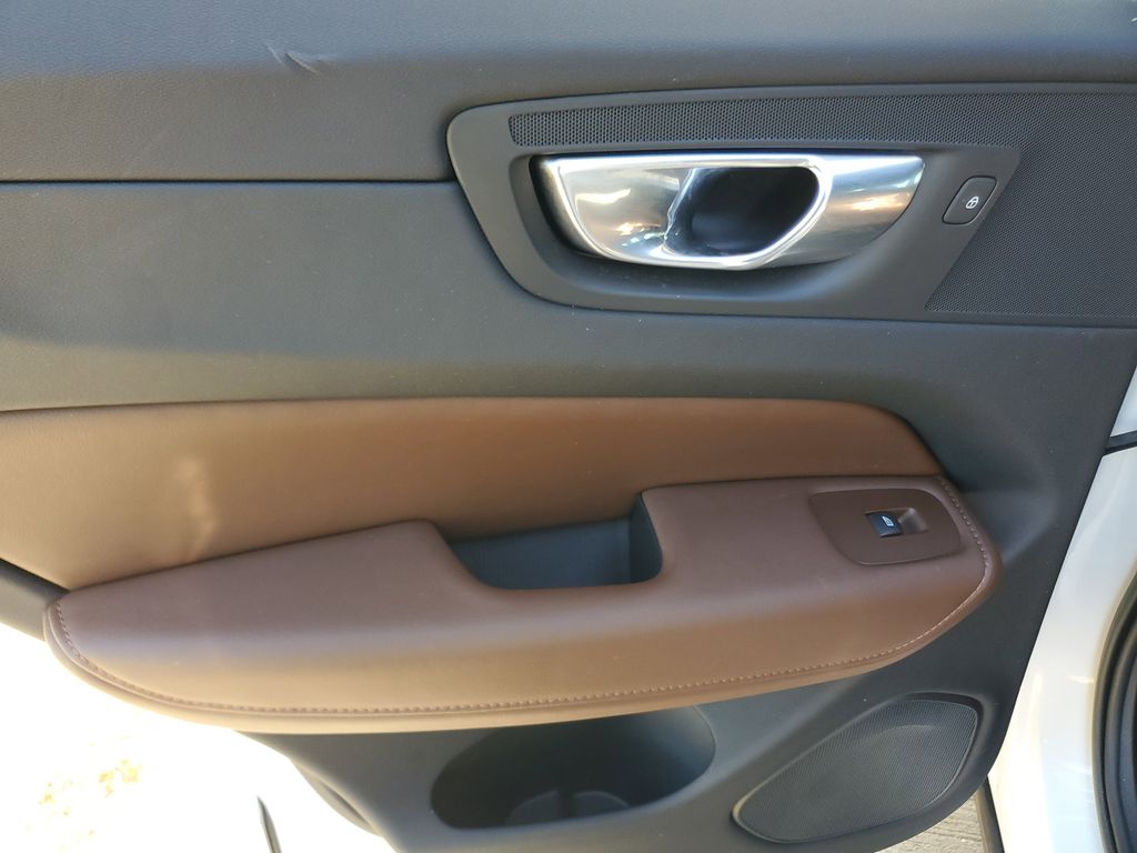 used 2023 Volvo XC60 car, priced at $31,395