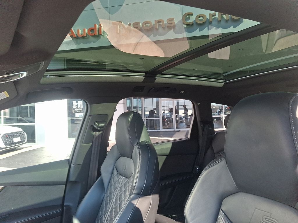 Thumbnail: 2023 Audi SQ7 - 14