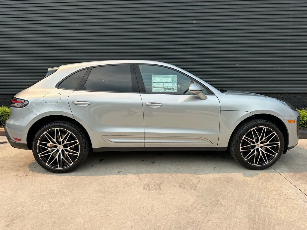 Thumbnail: 2026 Porsche Macan - 10