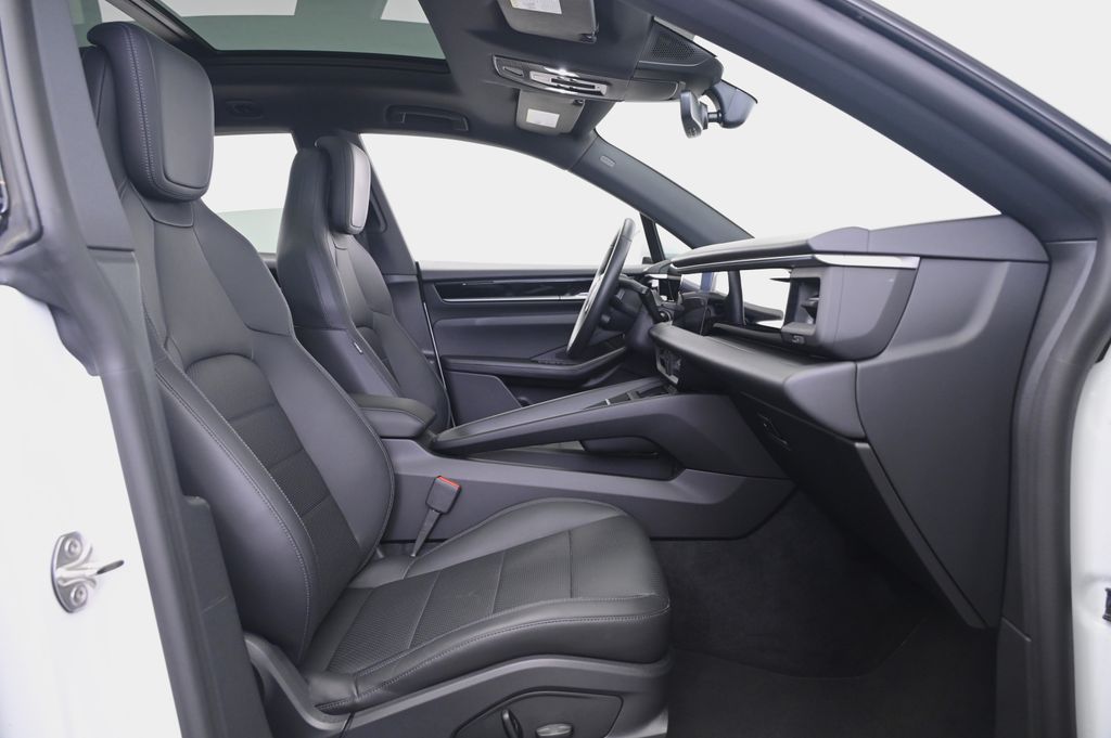 Thumbnail: 2024 Porsche Macan - 28