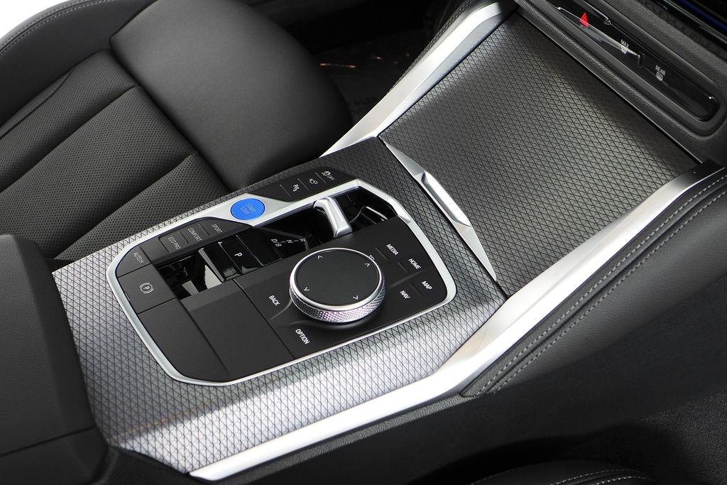 Thumbnail: 2025 BMW i4 - 15