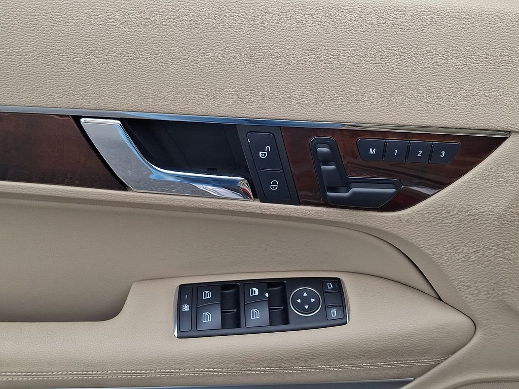 Thumbnail: 2012 Mercedes-Benz E-Class - 12