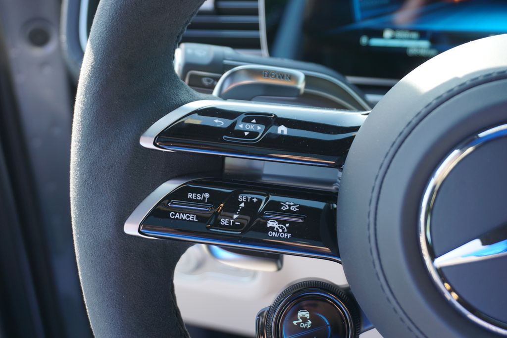 2025 Mercedes-Benz GLE 53 AMG 32