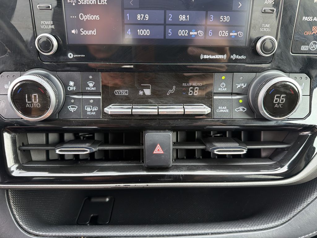 Used 2021 Toyota Highlander Hybrid SUV