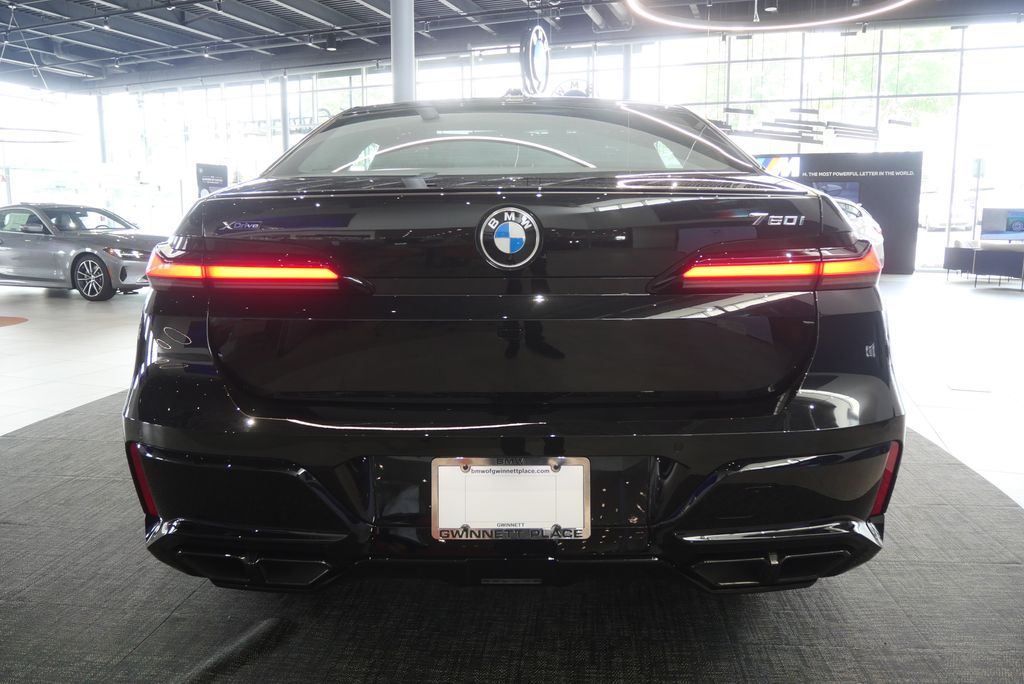Thumbnail: 2026 BMW 7 Series - 4