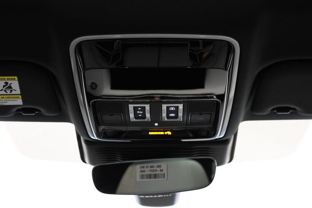 Thumbnail: 2026 Land Rover Range Rover Velar - 16