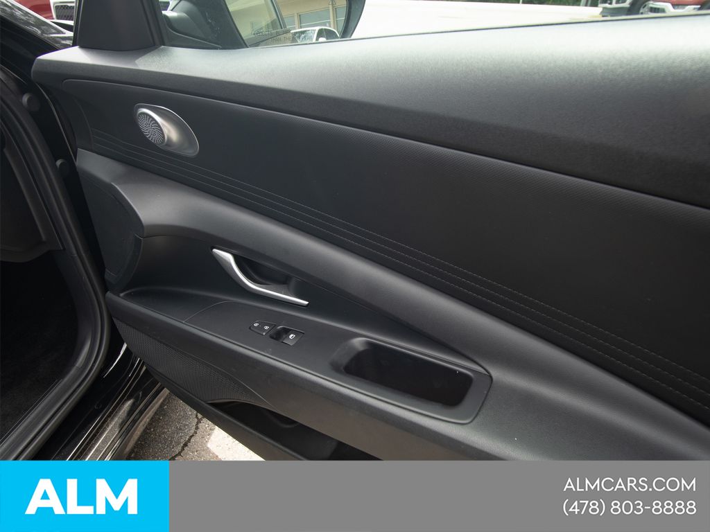 Used 2023 Black Hyundai SEL image 20