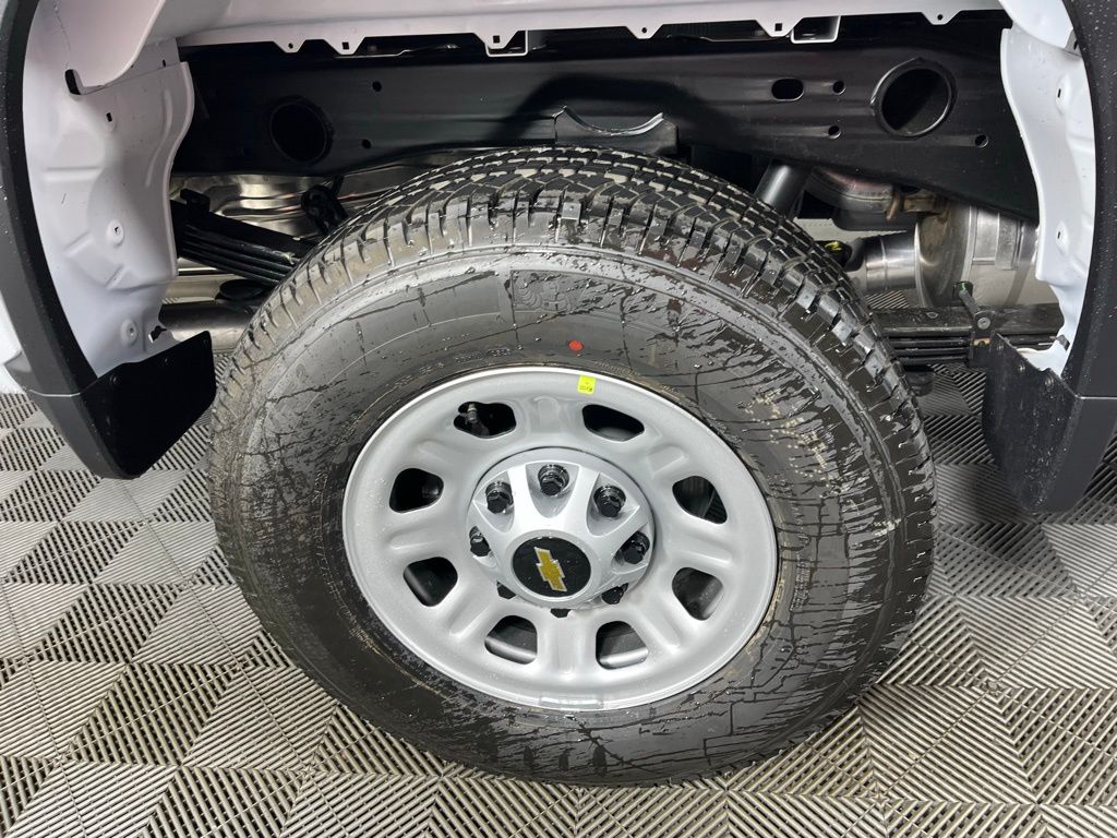 Thumbnail: 2026 Chevrolet Silverado 2500 - 15