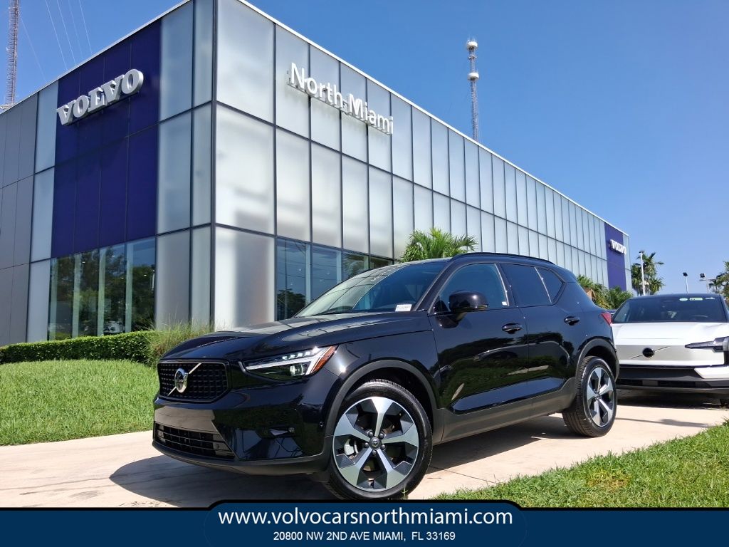 2026 Volvo XC40 B5 Plus