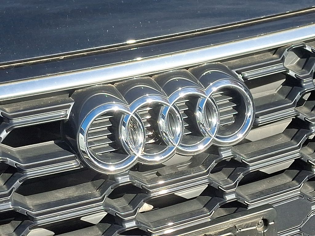 Thumbnail: 2023 Audi Q5 - 4