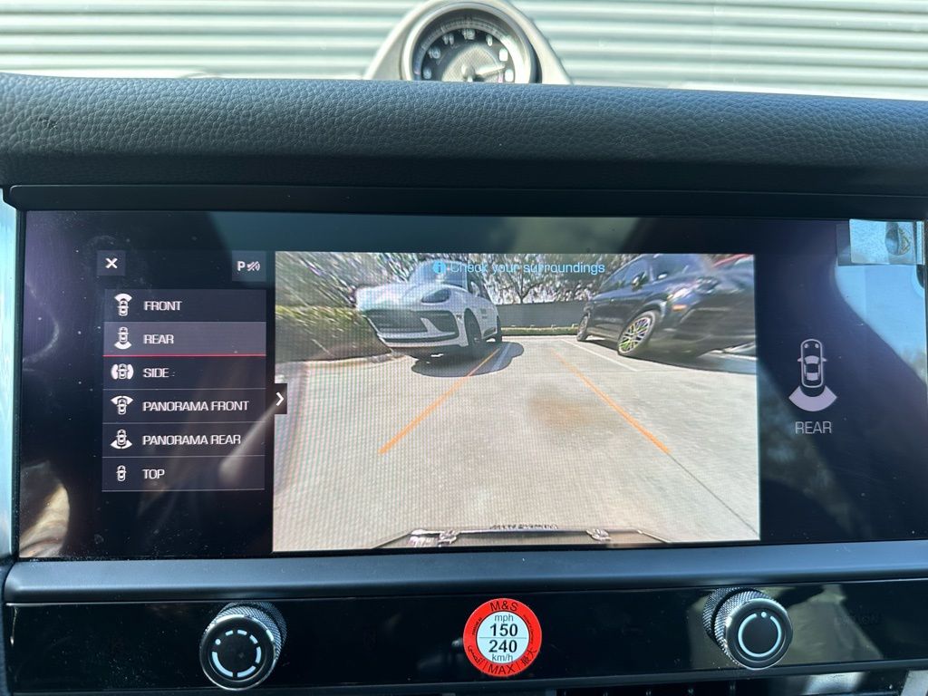 Thumbnail: 2026 Porsche Macan - 32