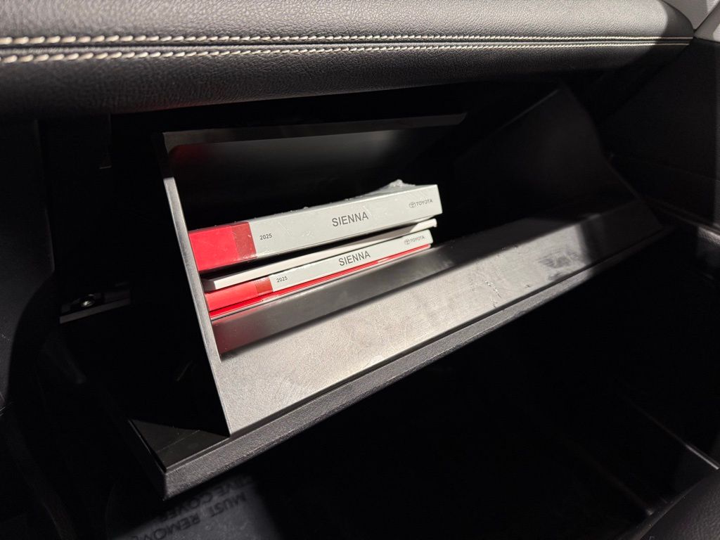 Thumbnail: 2025 Toyota Sienna - 32