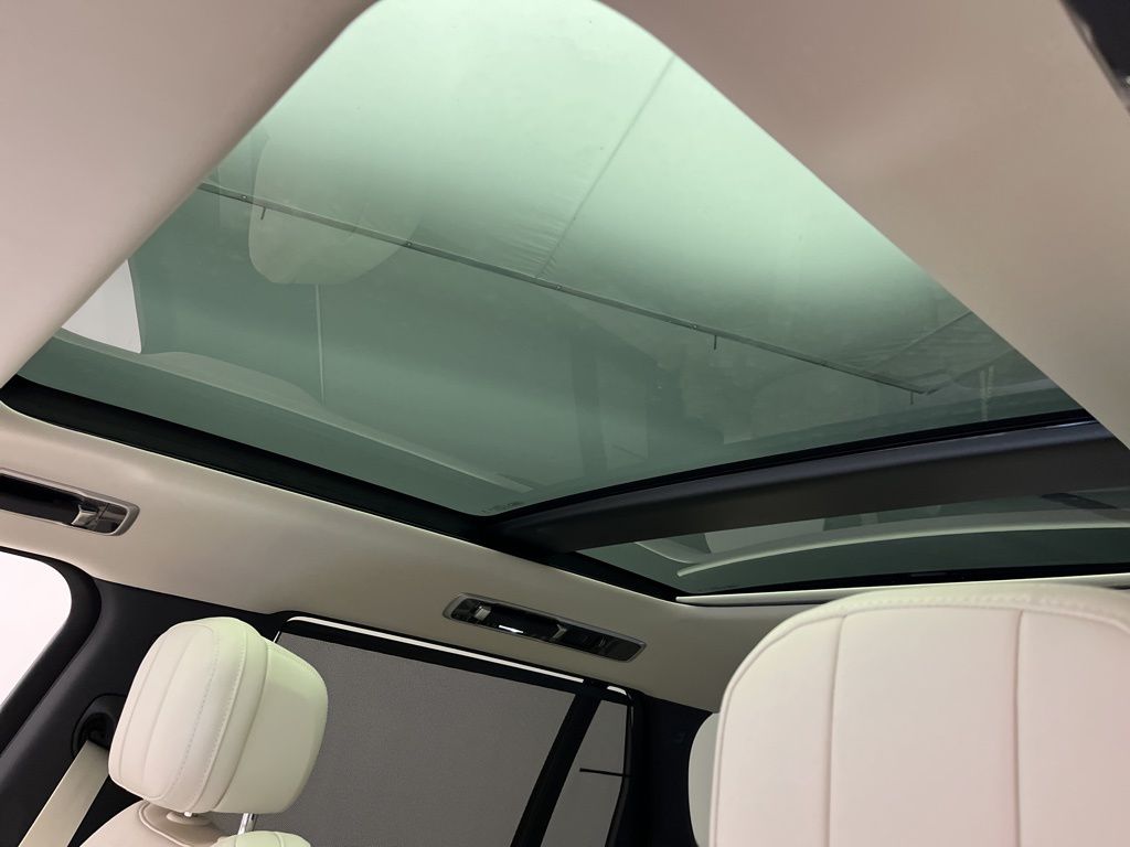 Thumbnail: 2025 Land Rover Range Rover - 23