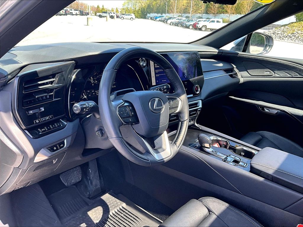 2025 Lexus RX — photo 8