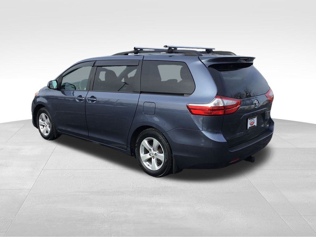 Thumbnail: 2016 Toyota Sienna - 3