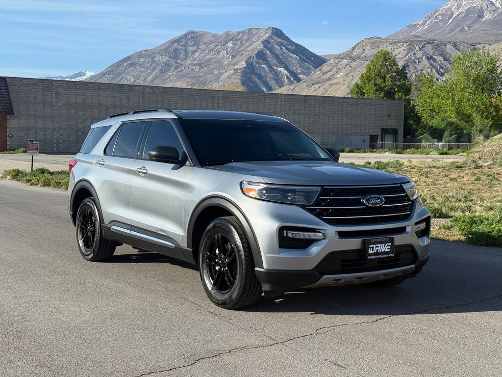 Iconic Silver Metallic 2024 Ford Explorer XLT AWD SUV / Crossover All-Wheel Drive Automatic