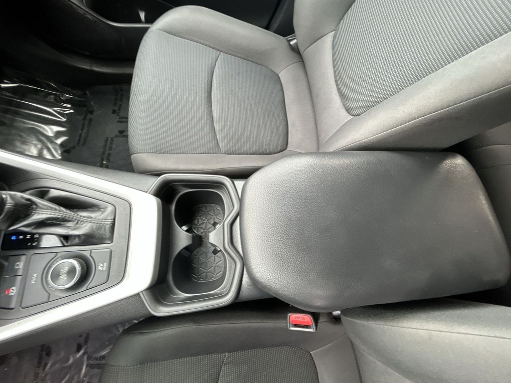 Thumbnail: 2020 Toyota RAV4 - 21