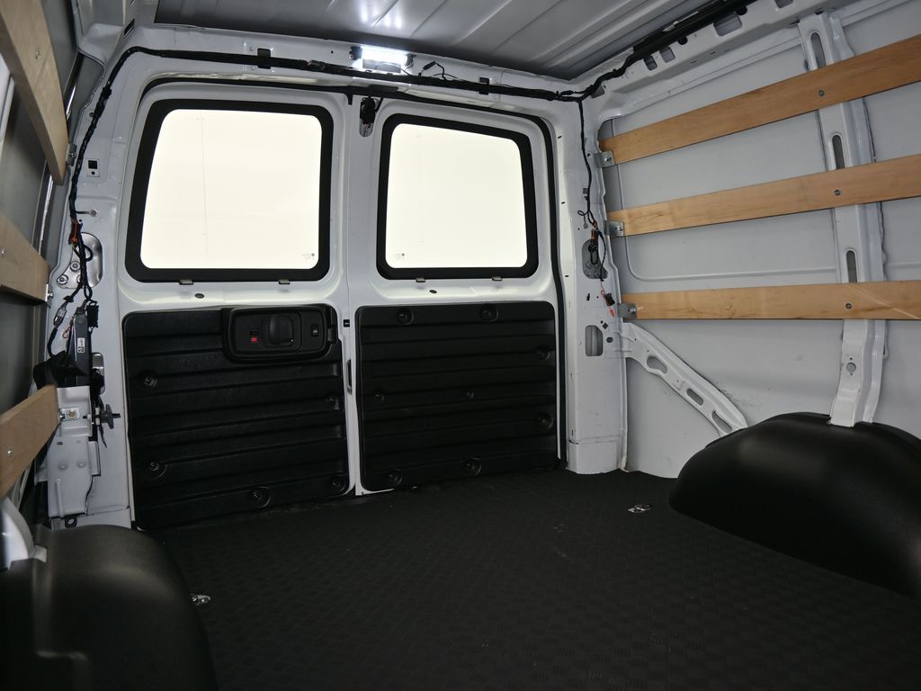 Used 2024 Summit White Chevrolet Work Van image 33