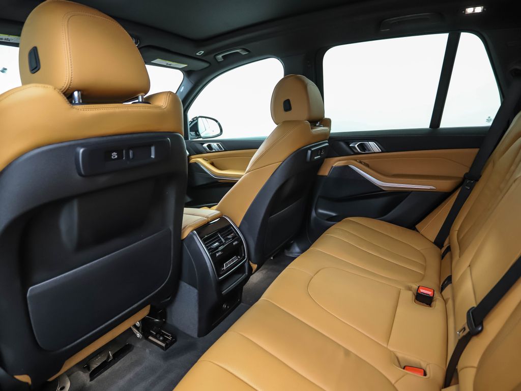 Thumbnail: 2022 BMW X5 - 21