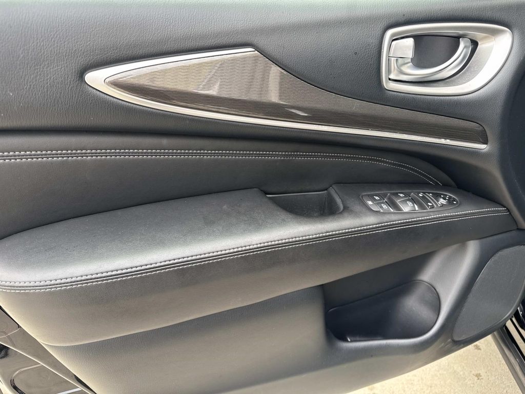 Used 2019 Black INFINITI PURE image 12