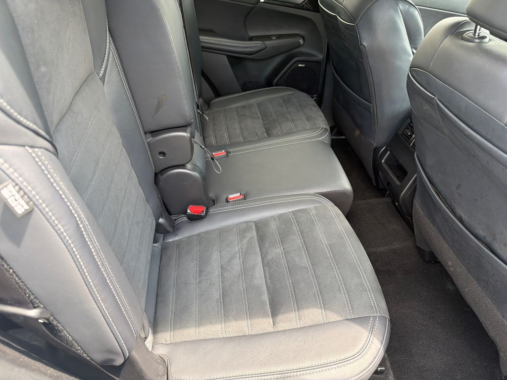 Used 2025 White Mitsubishi SE image 15