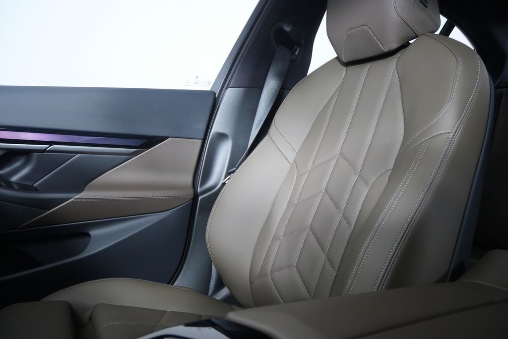 Thumbnail: 2026 BMW i5 - 28