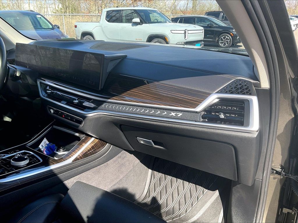 2024 BMW X7 — photo 13