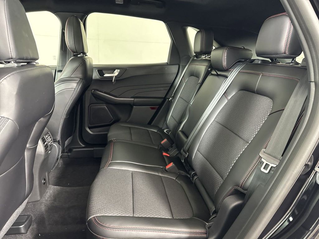 2024 Ford Escape ST-Line photo 7