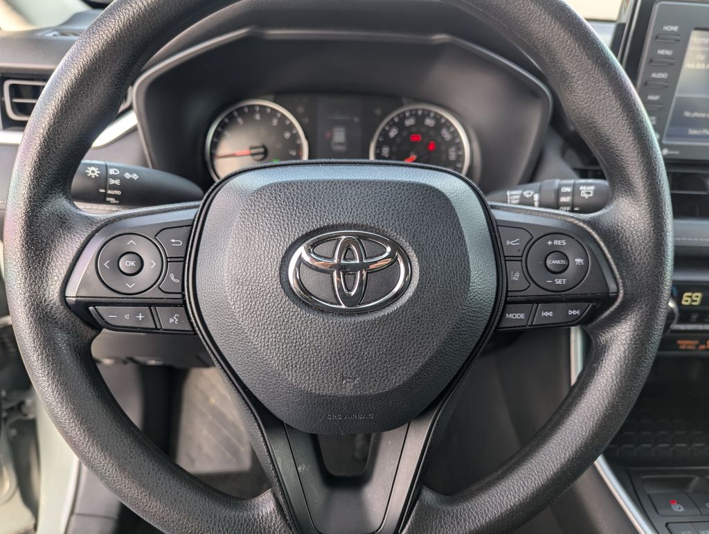 2022 Toyota RAV4 XLE 18