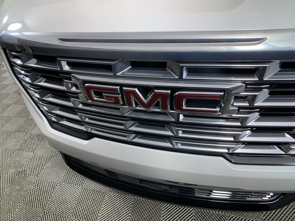 2024 GMC Acadia Denali 9