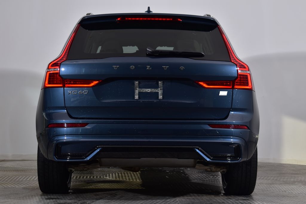Thumbnail: 2023 Volvo XC60 - 4