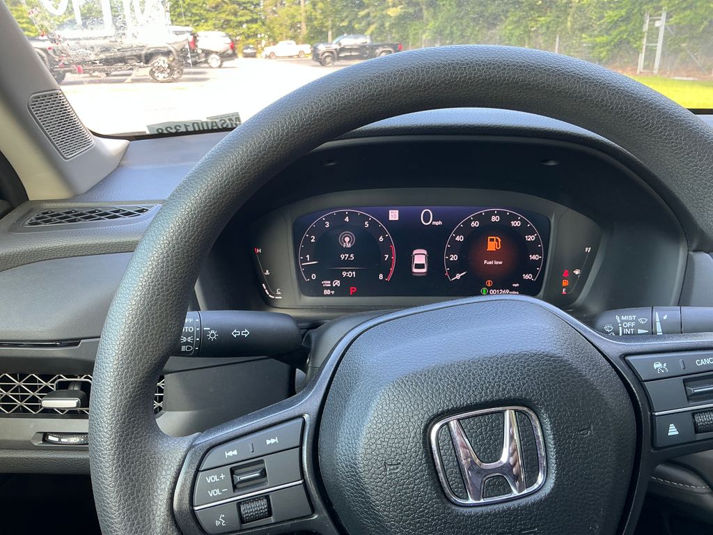 Used 2025 Silver Honda SE image 6