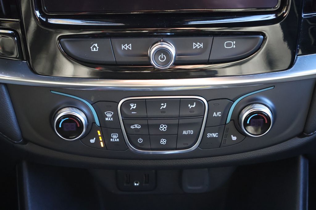 Thumbnail: 2023 Chevrolet Traverse - 19