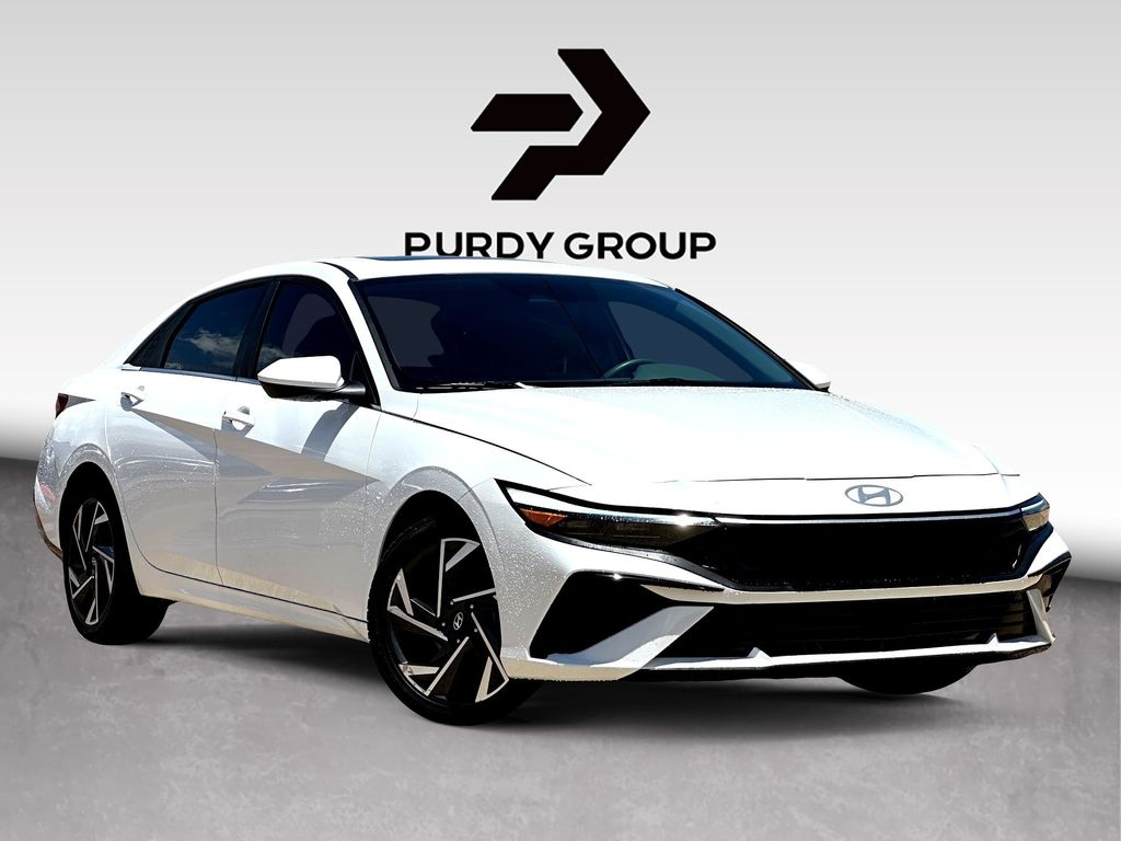 White 2025 Hyundai Elantra SEL Convenience FWD Sedan Front-Wheel Drive Continuously Variable Transmission