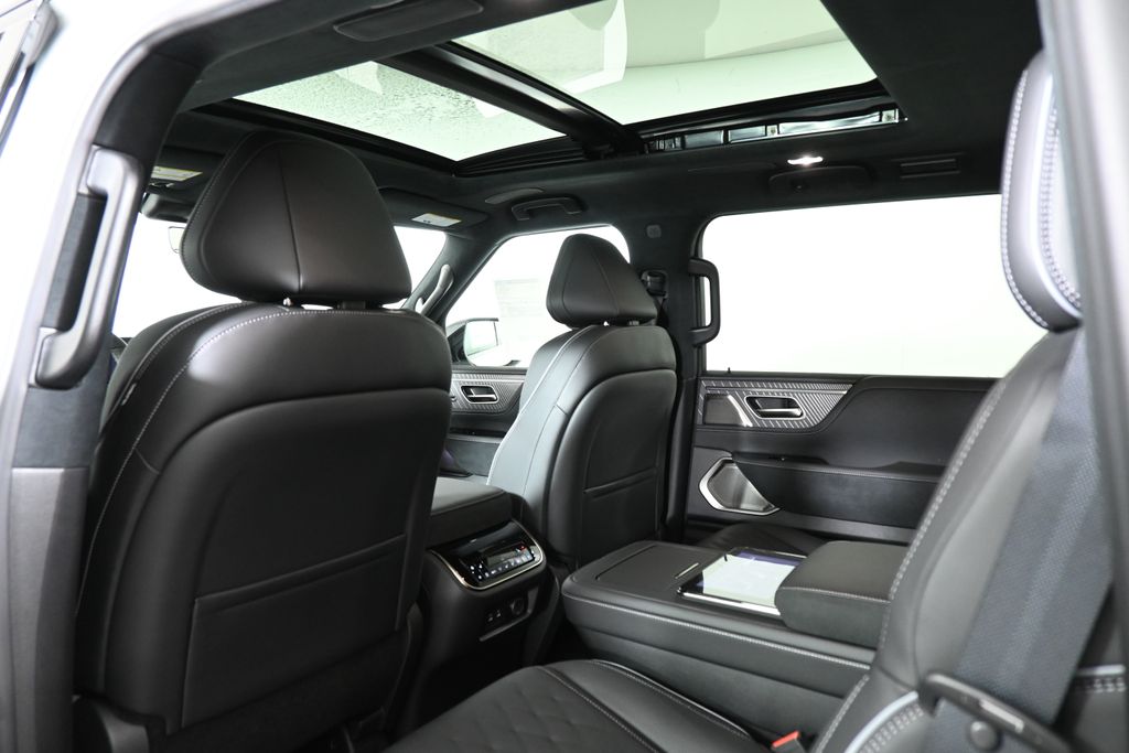 Thumbnail: 2026 INFINITI QX80 - 28