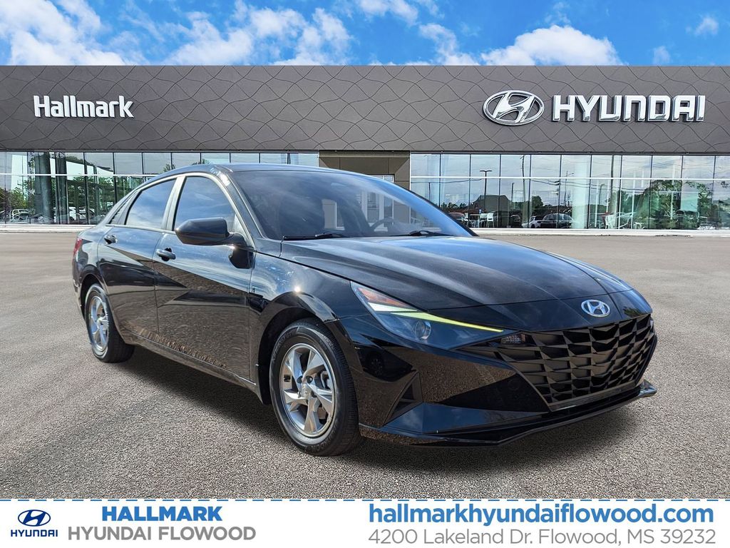 2022 Hyundai Elantra SE FWD